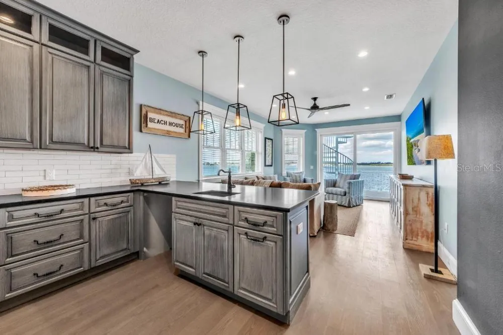 112 11TH STREET S Bradenton Beach, FL 34217