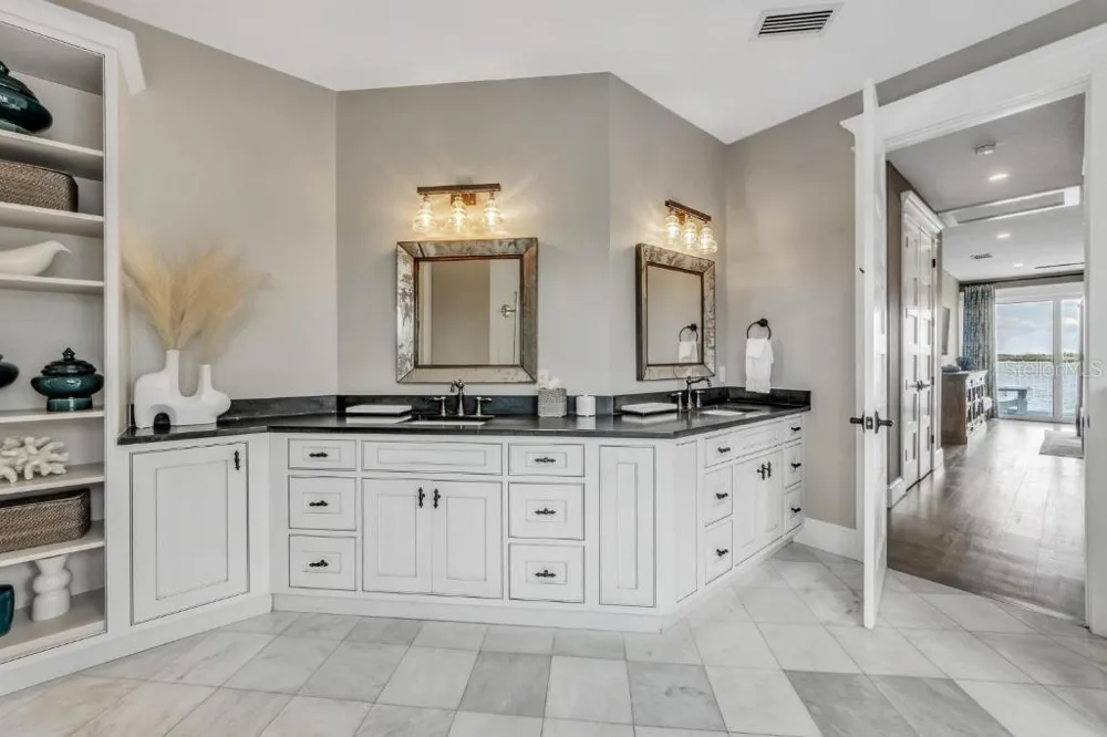 112 11TH STREET S Bradenton Beach, FL 34217