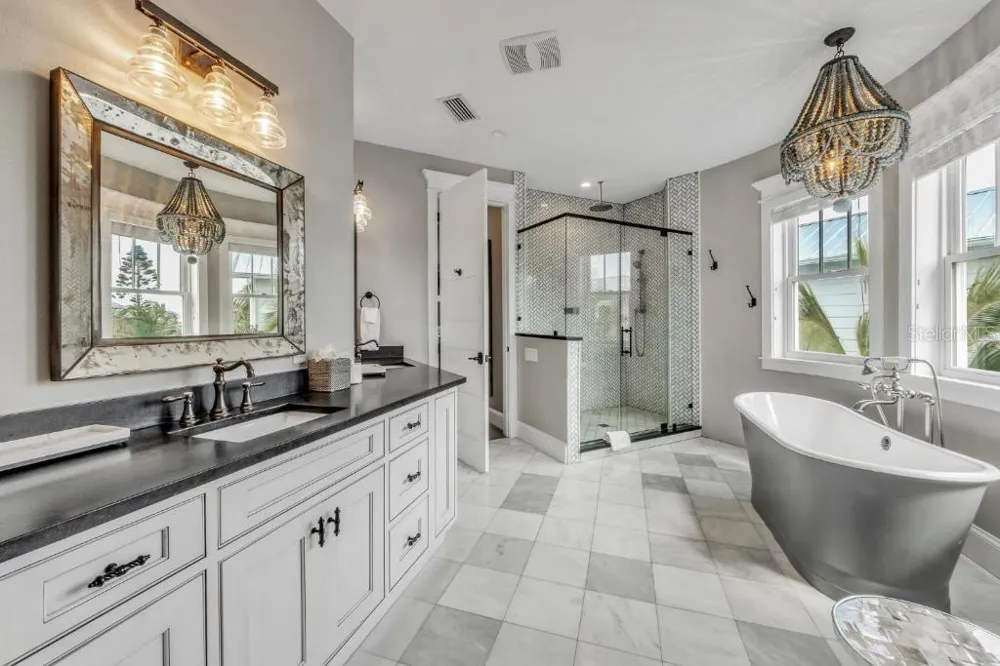 112 11TH STREET S Bradenton Beach, FL 34217