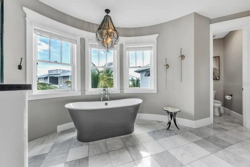 112 11TH STREET S Bradenton Beach, FL 34217