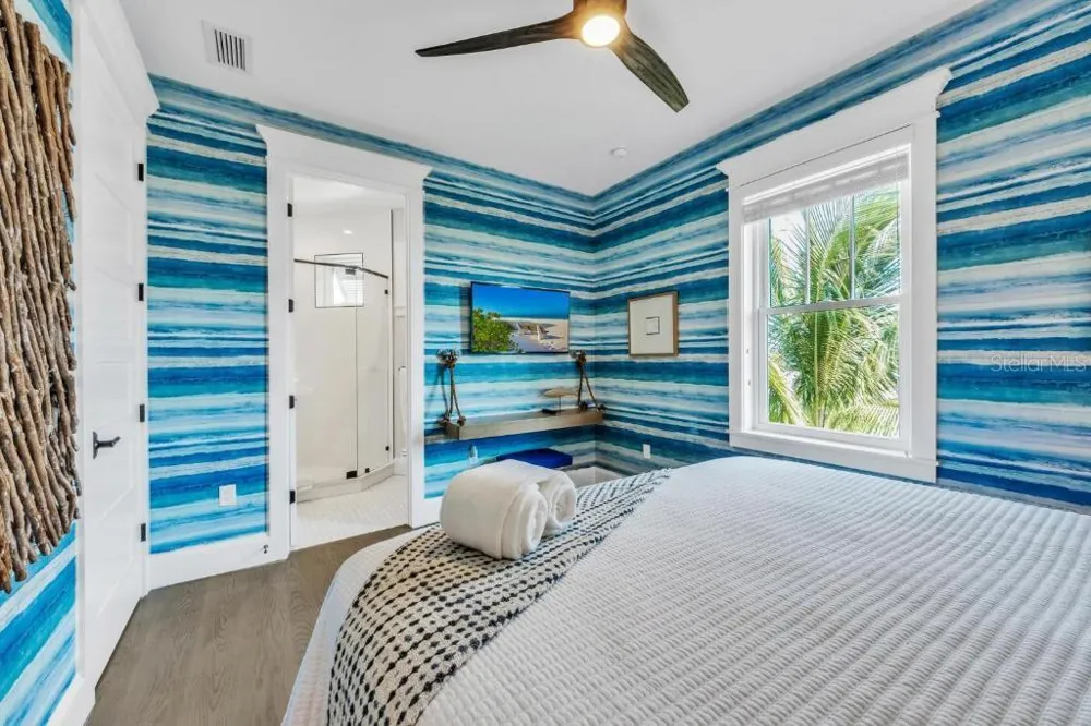 112 11TH STREET S Bradenton Beach, FL 34217