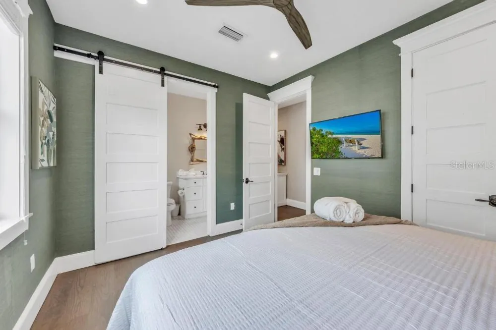 112 11TH STREET S Bradenton Beach, FL 34217
