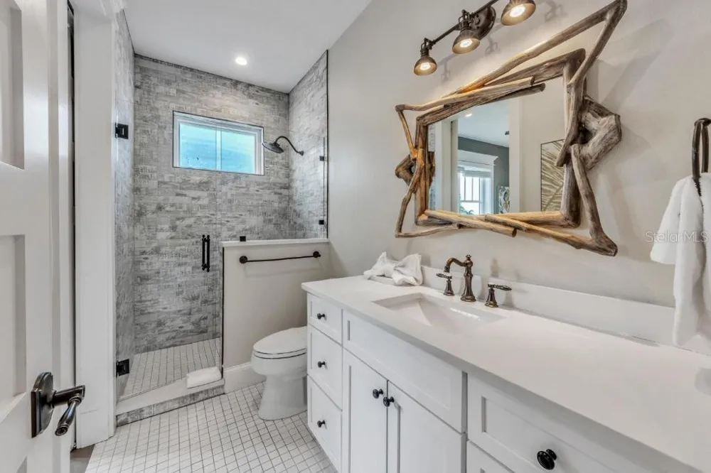 112 11TH STREET S Bradenton Beach, FL 34217