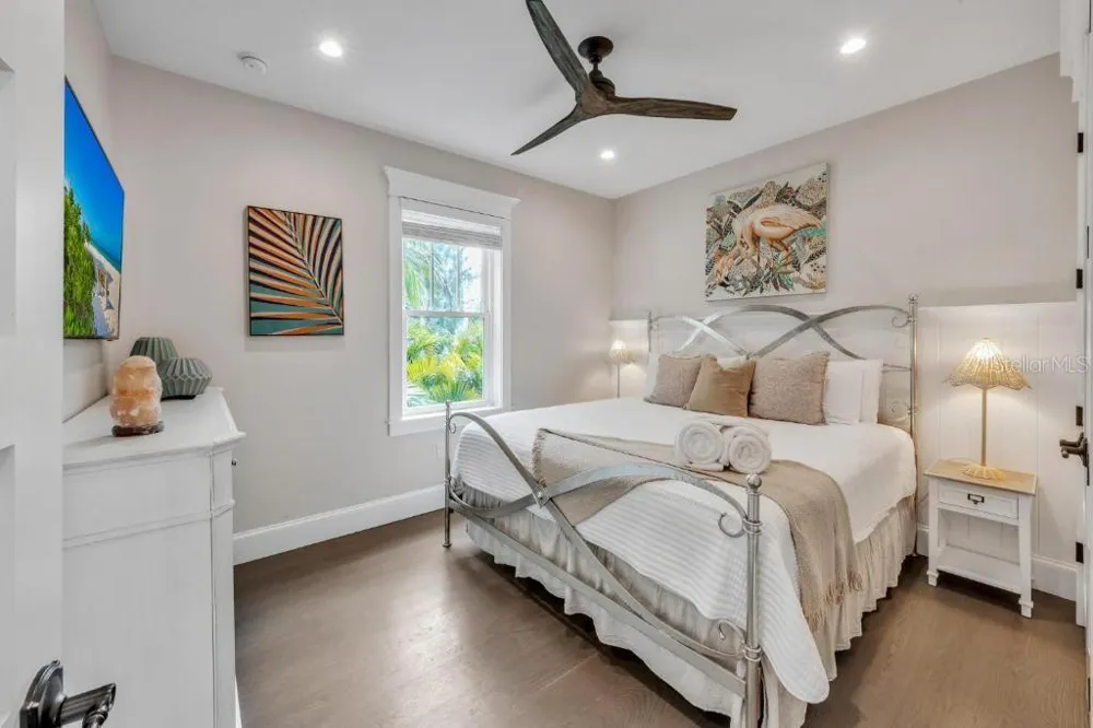 112 11TH STREET S Bradenton Beach, FL 34217