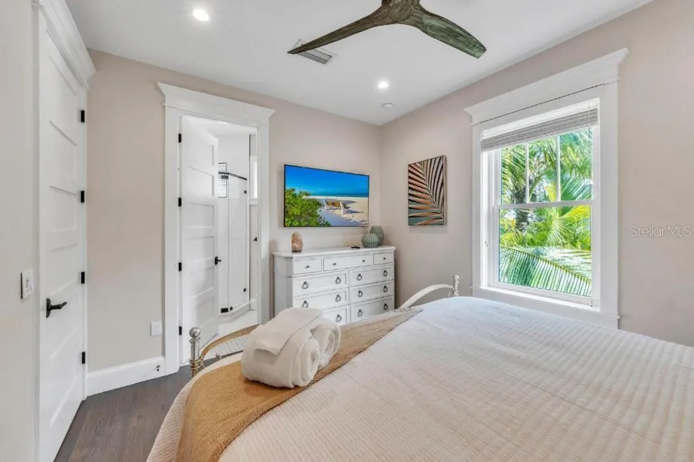 112 11TH STREET S Bradenton Beach, FL 34217