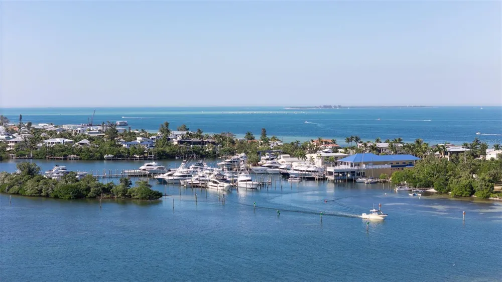 112 11TH STREET S Bradenton Beach, FL 34217