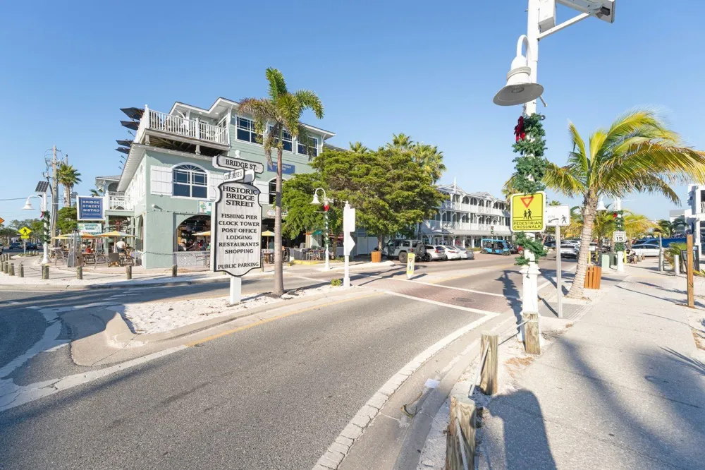 112 11TH STREET S Bradenton Beach, FL 34217