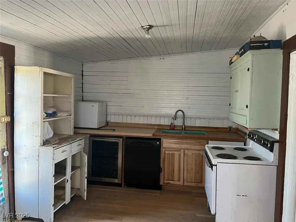 901 E Myers Avenue Goldfield, NV 89013