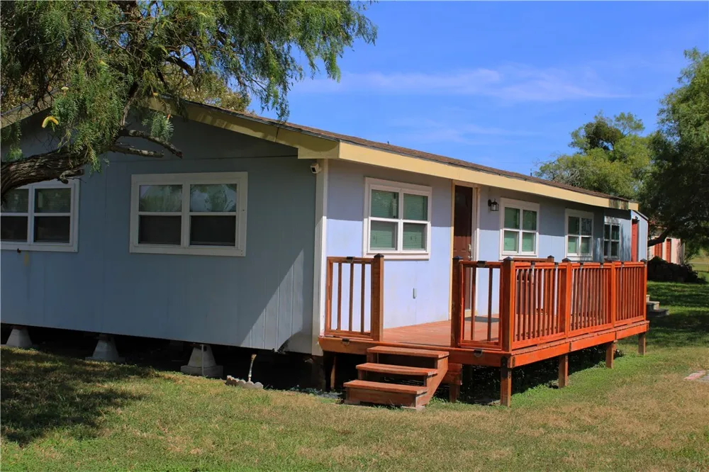1280 E County Road 2328 Riviera, TX 78379