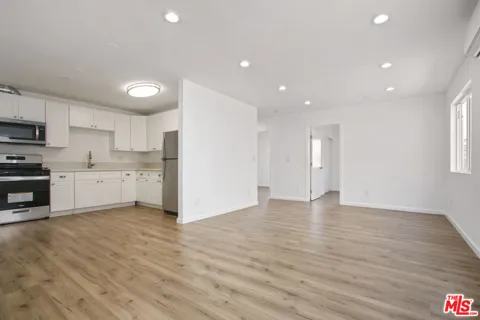 649 W 92nd Street
