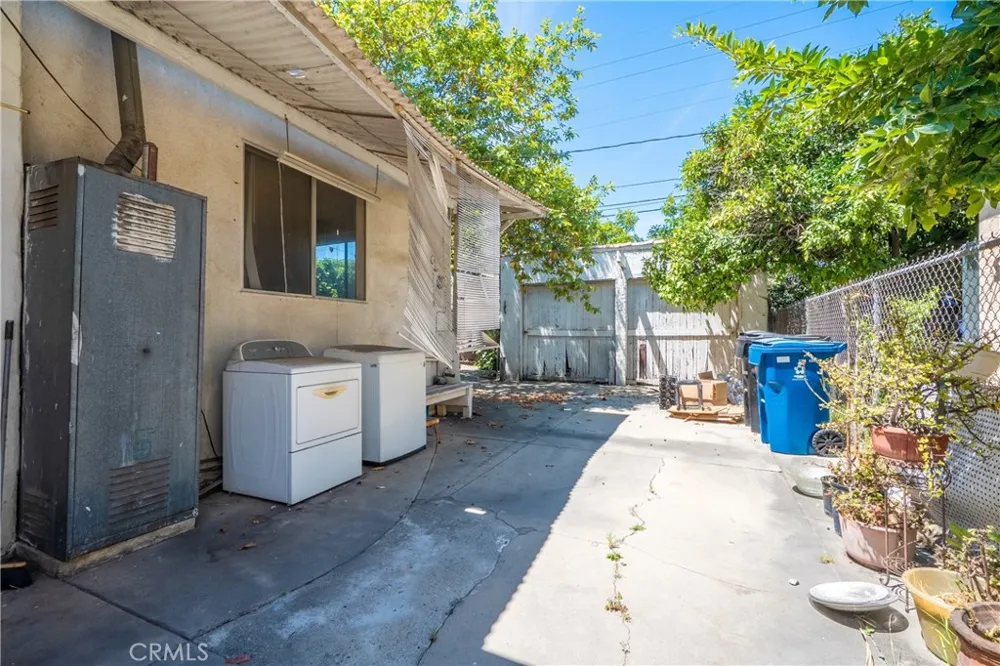 2439 California Street Walnut Park, CA 90255