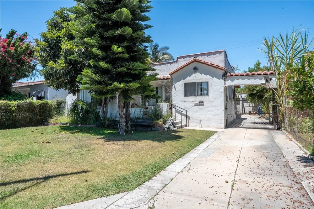 2439 California Street Walnut Park, CA 90255
