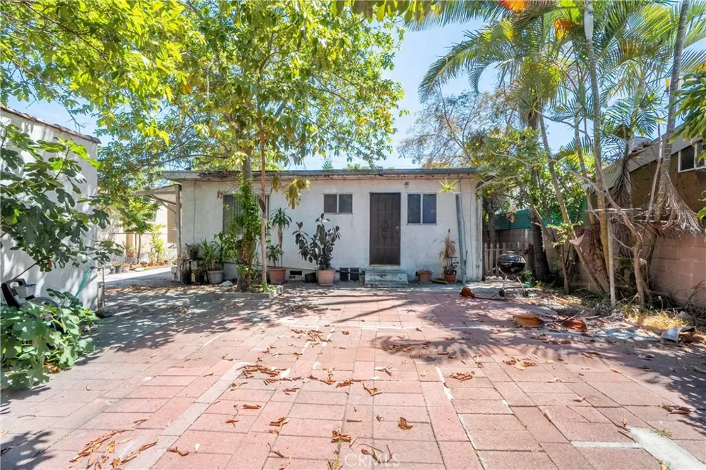2439 California Street Walnut Park, CA 90255