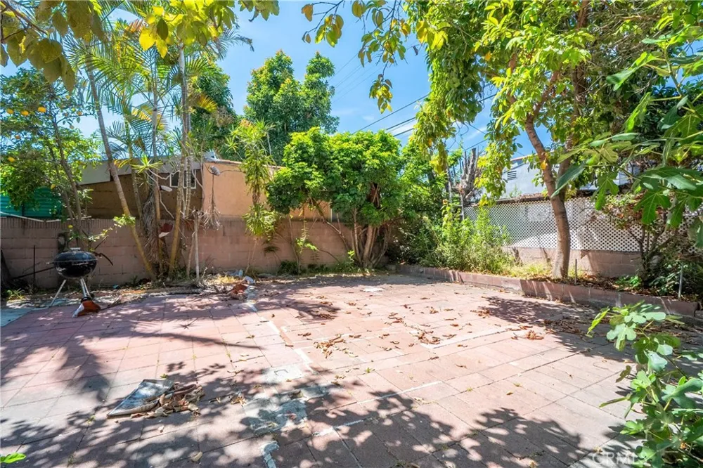 2439 California Street Walnut Park, CA 90255