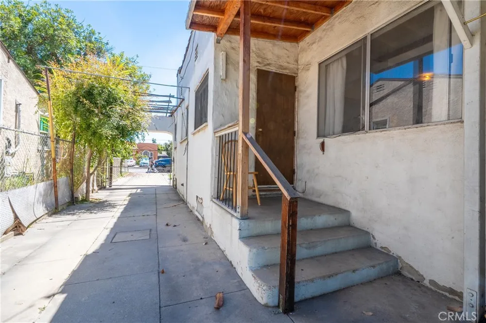 2439 California Street Walnut Park, CA 90255