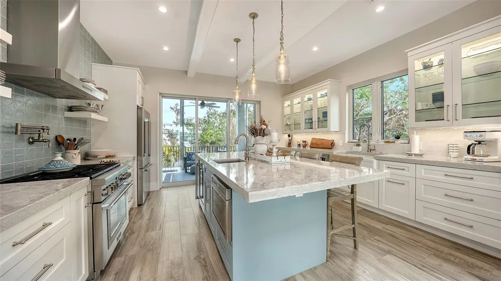 6800 LONGBOAT DRIVE S Longboat Key, FL 34228