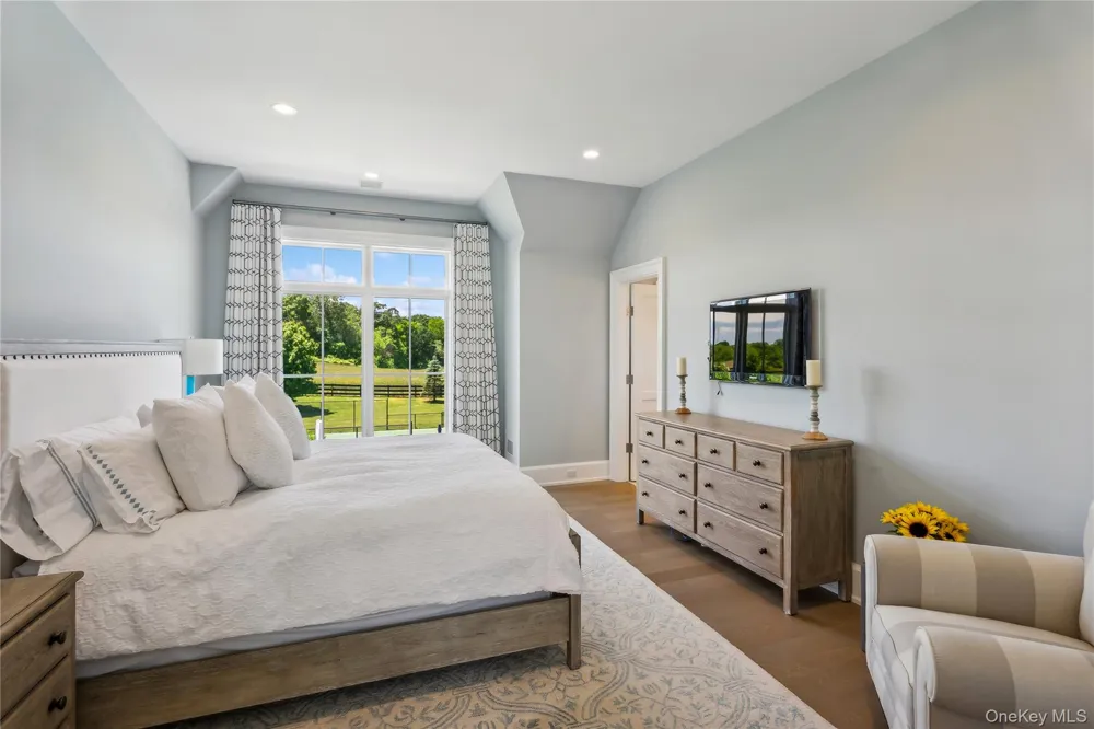 29 Wood Edge Court Water Mill, NY 11976