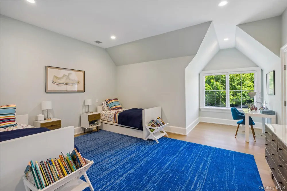 29 Wood Edge Court Water Mill, NY 11976