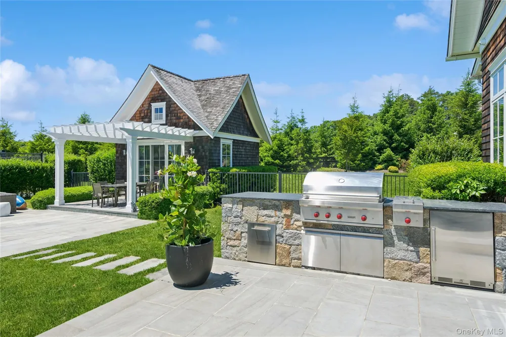29 Wood Edge Court Water Mill, NY 11976