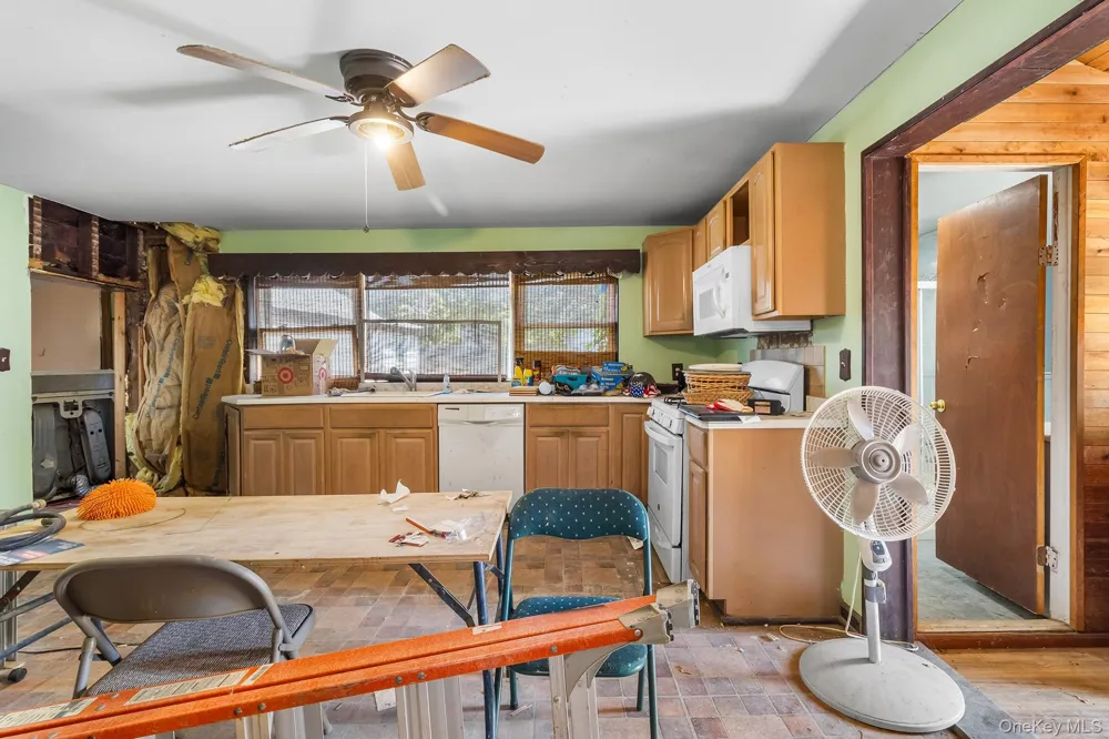 59 Irish Lane East Islip, NY 11730