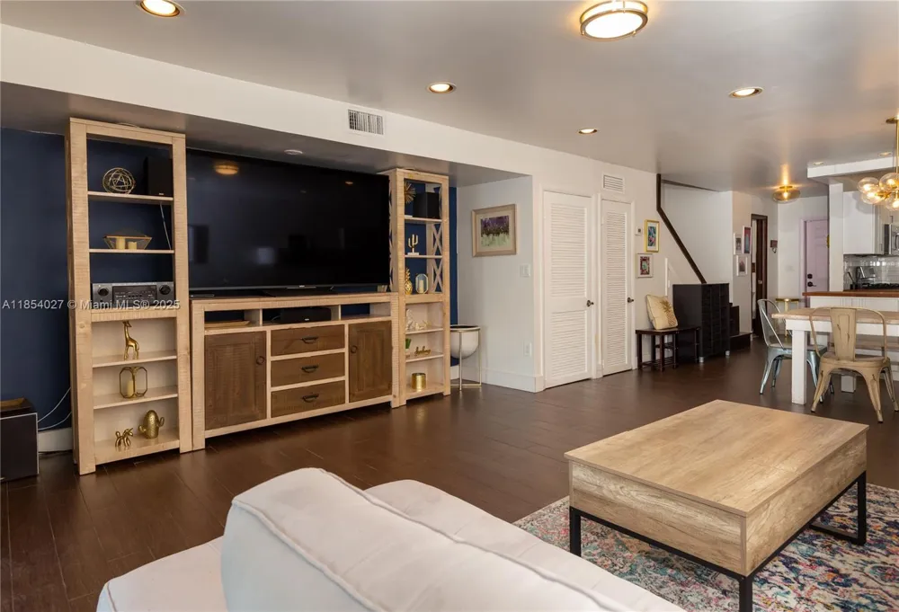 2035 NE 123rd St North Miami, FL 33181