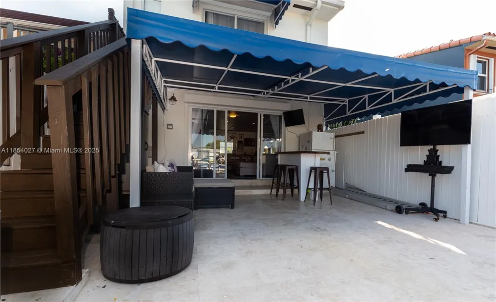2035 NE 123rd St North Miami, FL 33181