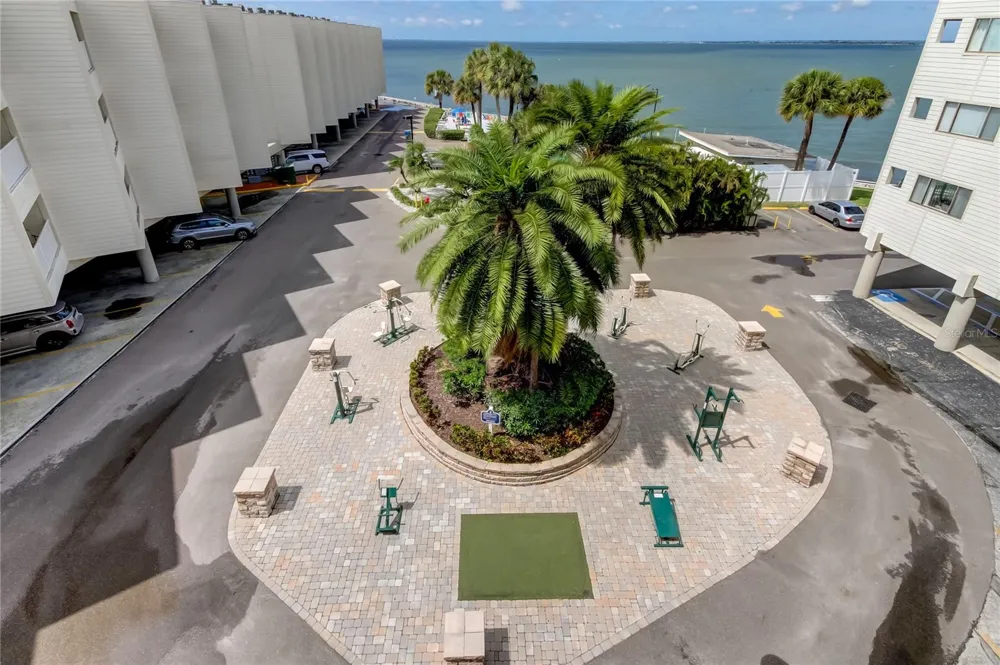 2506 ROCKY POINT DRIVE #457 Tampa, FL 33607