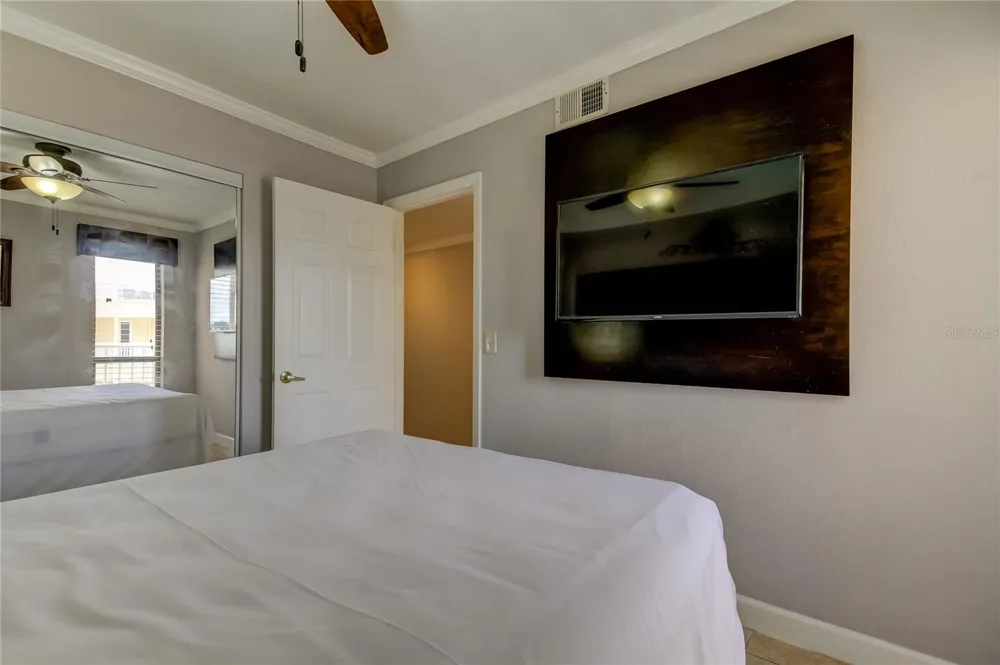 2506 ROCKY POINT DRIVE #457 Tampa, FL 33607
