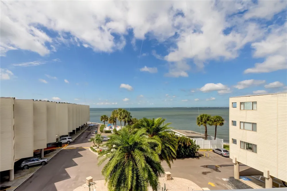 2506 ROCKY POINT DRIVE #457 Tampa, FL 33607