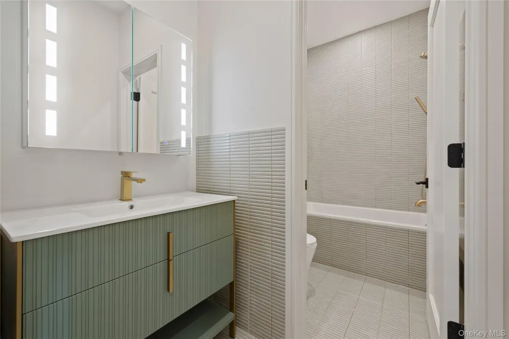 15 Ridge Avenue #204 Spring Valley, NY 10977