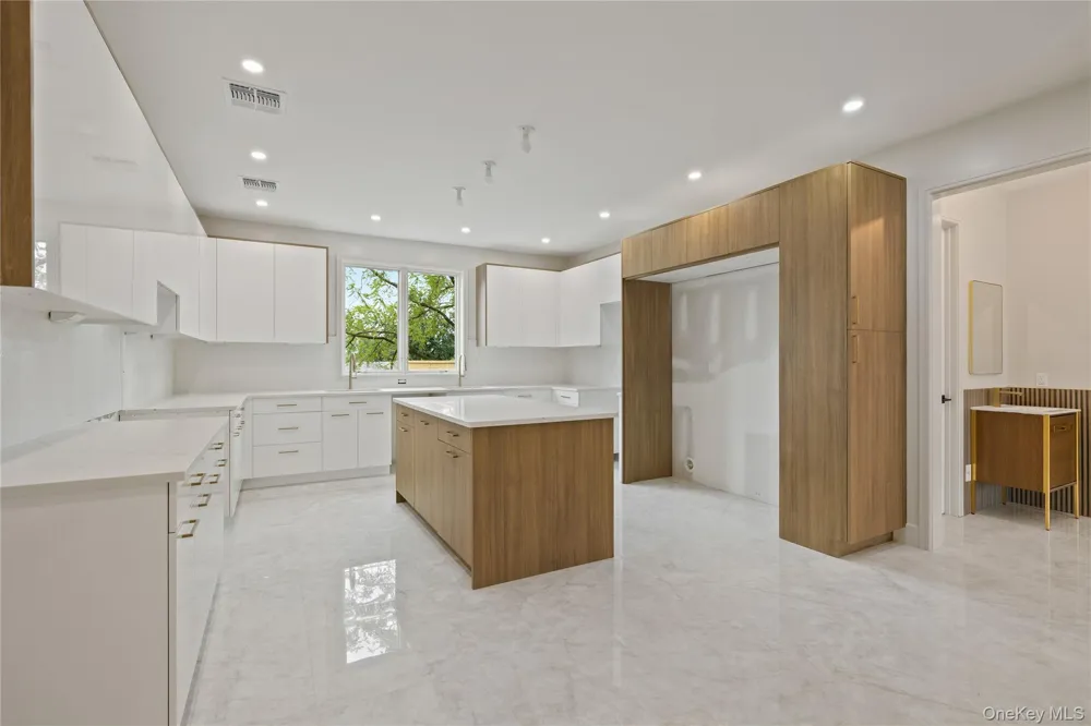15 Ridge Avenue #204 Spring Valley, NY 10977