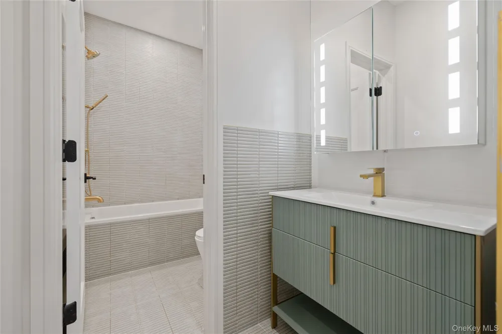 15 Ridge Avenue #204 Spring Valley, NY 10977