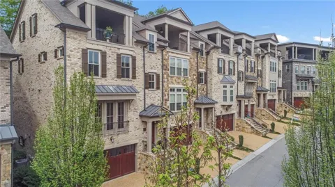 3470 Commander Cove