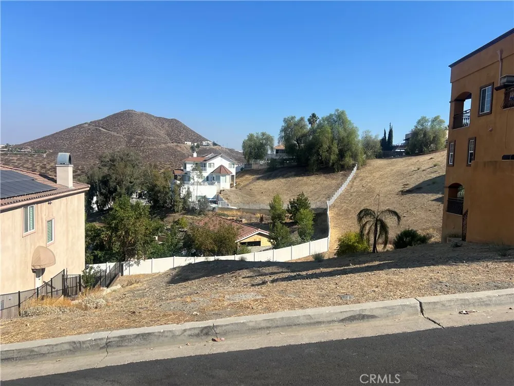 22871 Giant Fir Canyon Lake, CA 92587