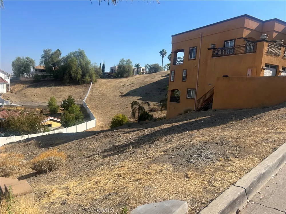 22871 Giant Fir Canyon Lake, CA 92587