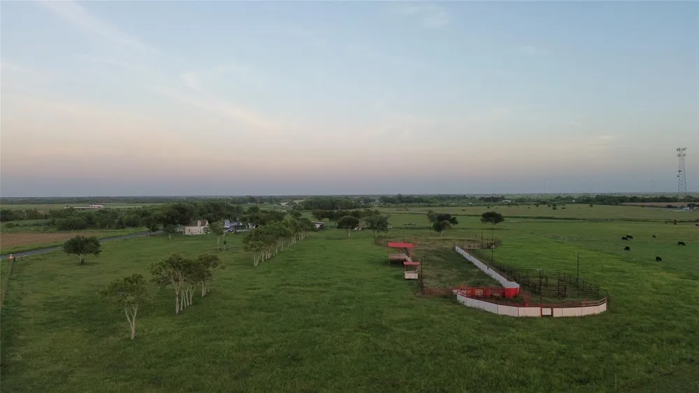 379 County Road 456 El Campo, TX 77437