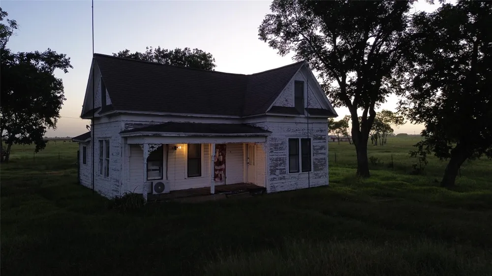 379 County Road 456 El Campo, TX 77437