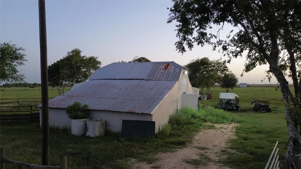 379 County Road 456 El Campo, TX 77437