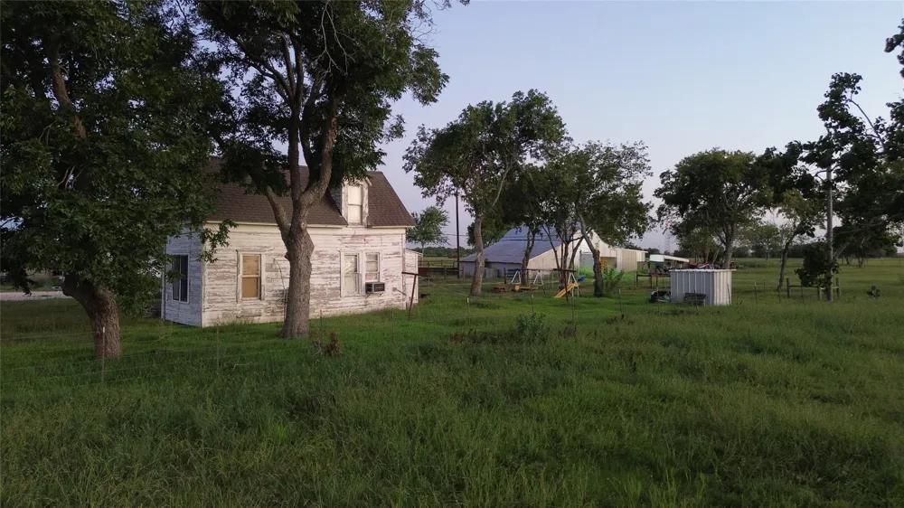 379 County Road 456 El Campo, TX 77437