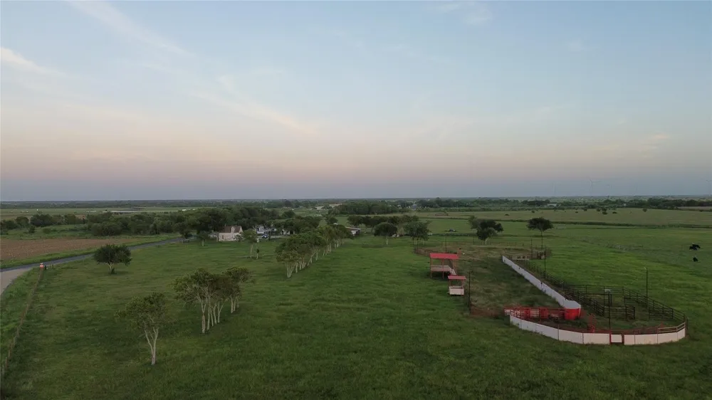 379 County Road 456 El Campo, TX 77437