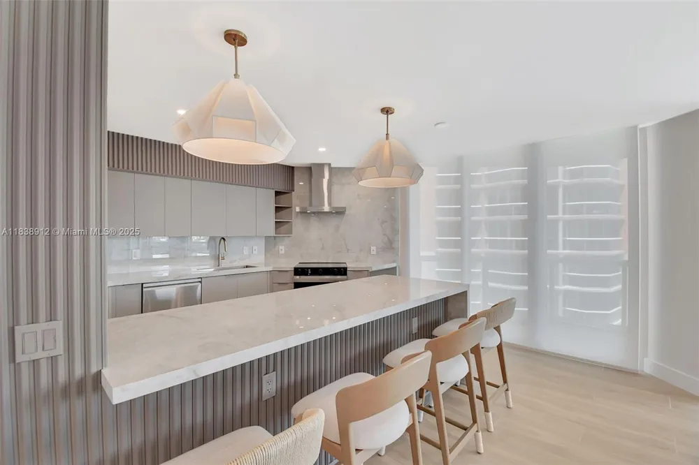 3370 Hidden Bay Dr #812 Aventura, FL 33180