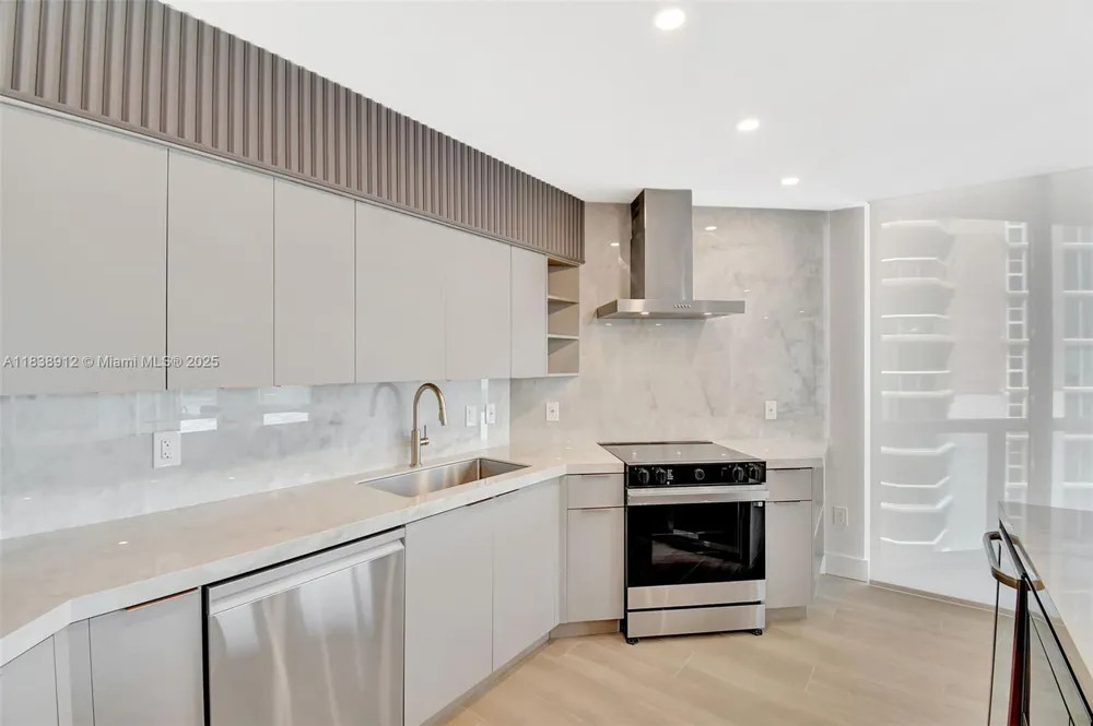 3370 Hidden Bay Dr #812 Aventura, FL 33180