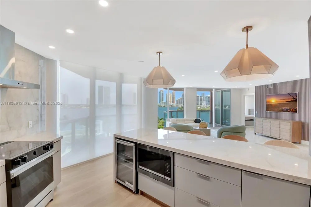 3370 Hidden Bay Dr #812 Aventura, FL 33180