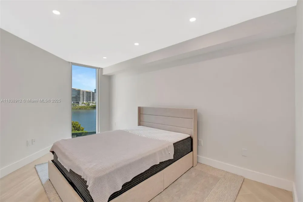 3370 Hidden Bay Dr #812 Aventura, FL 33180
