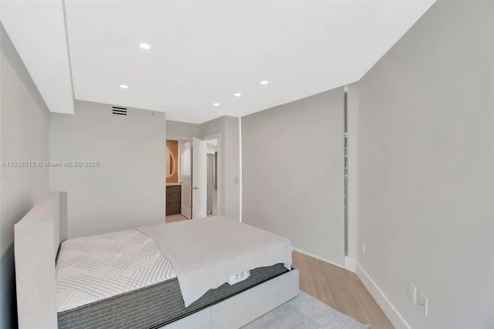 3370 Hidden Bay Dr #812 Aventura, FL 33180