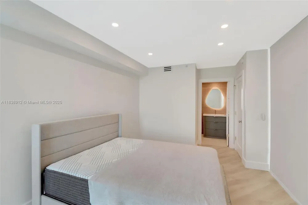 3370 Hidden Bay Dr #812 Aventura, FL 33180