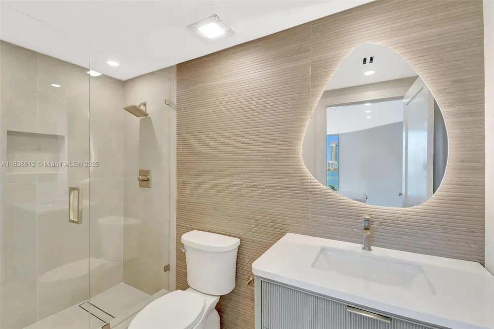 3370 Hidden Bay Dr #812 Aventura, FL 33180