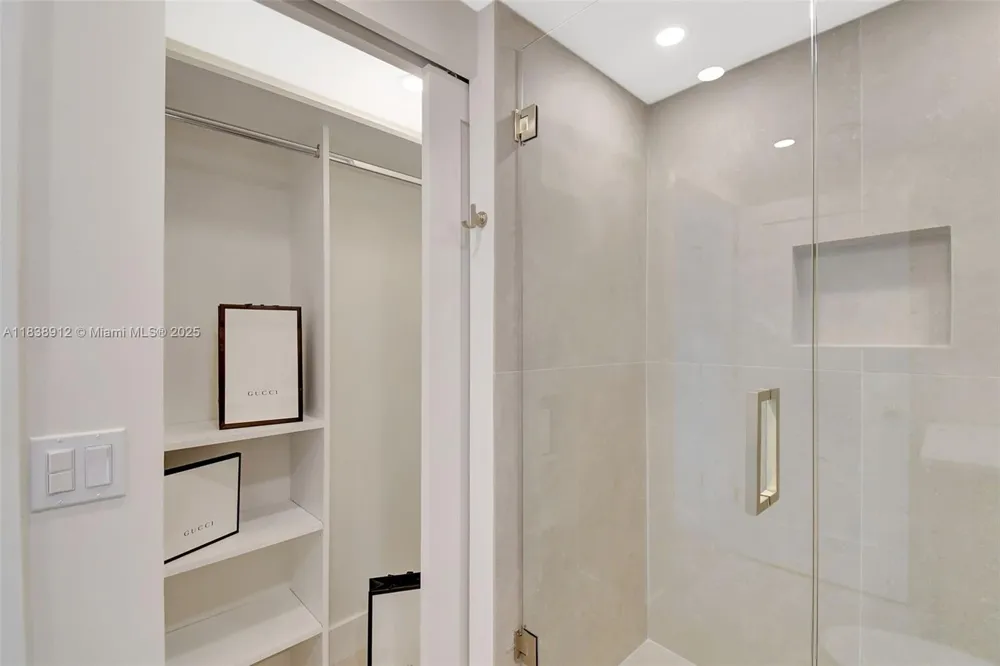 3370 Hidden Bay Dr #812 Aventura, FL 33180