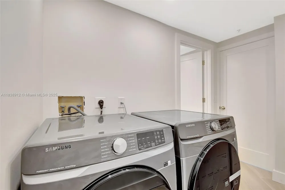 3370 Hidden Bay Dr #812 Aventura, FL 33180