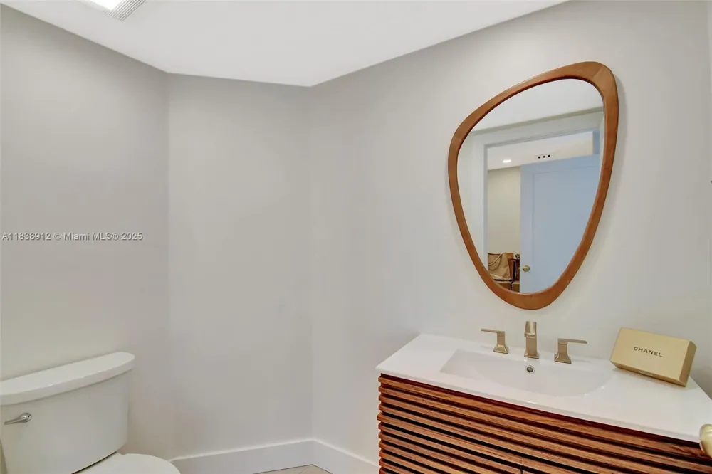 3370 Hidden Bay Dr #812 Aventura, FL 33180
